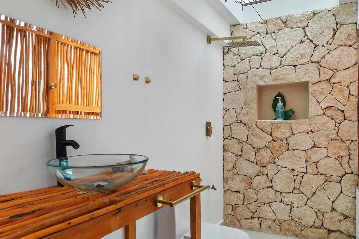 Villa Jungle, Isla Mujeres 0*,